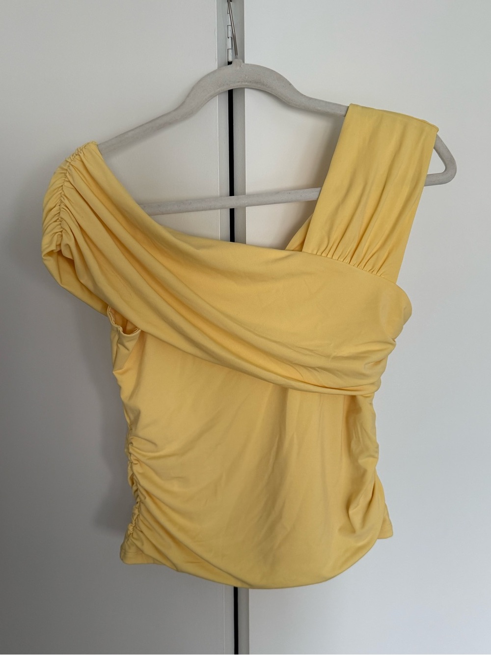 Abercrombie & Fitch Yellow One-Shoulder Ruched Women’s Top